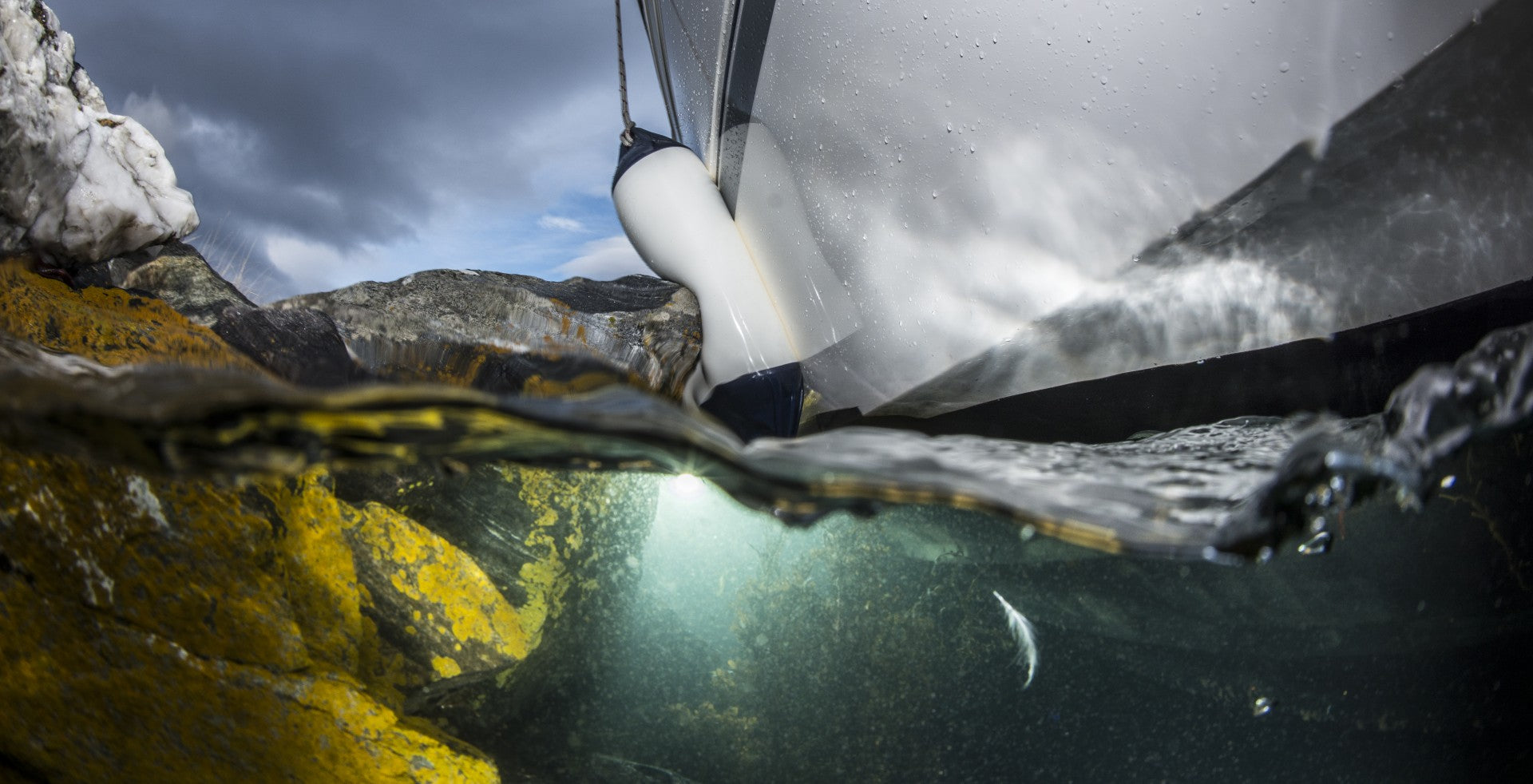 Fender Polyform F serien, svart med svart topp