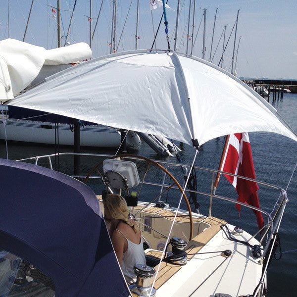 Sol och regnskydd till båt