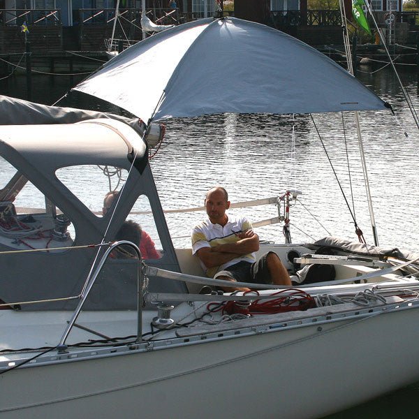 Sol och regnskydd till båt